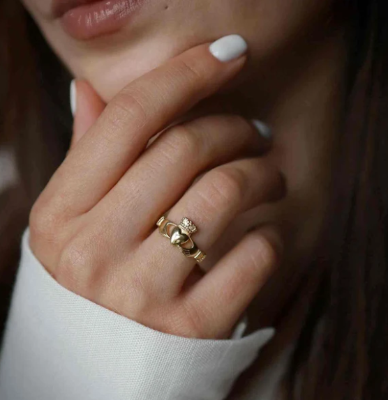 Boru Traditional Gold Vermeil Claddagh Ring