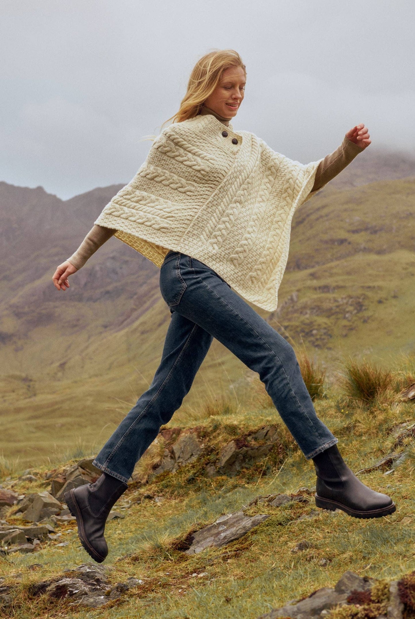 Easkey Ladies Classic Aran Button Poncho - Cream