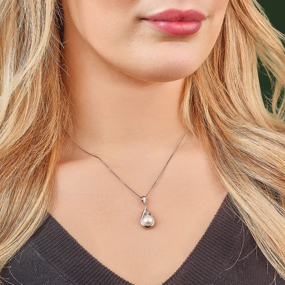 Solvar Teardrop Trinity w/Peral Pendant